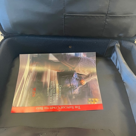 NWT -Tumi The Safecase Computer Brief - Picture 9 of 16